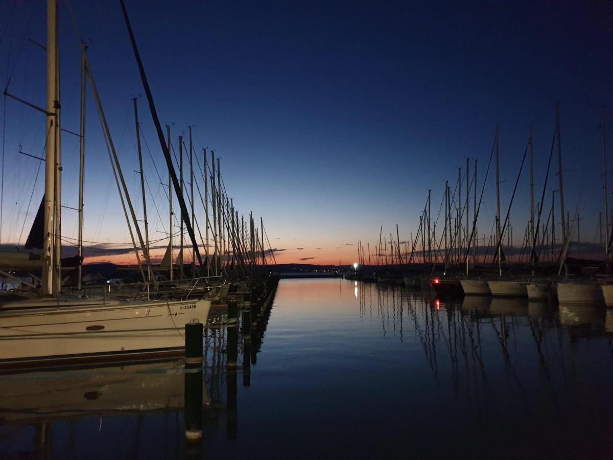 Bl Lakeside Apartman Balatonlelle Exterior photo