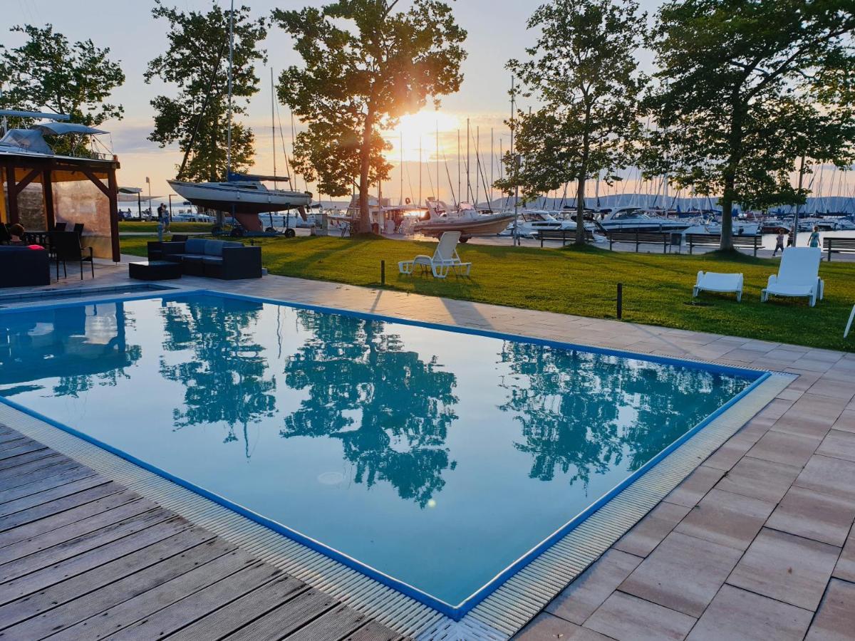 Bl Lakeside Apartman Balatonlelle Exterior photo